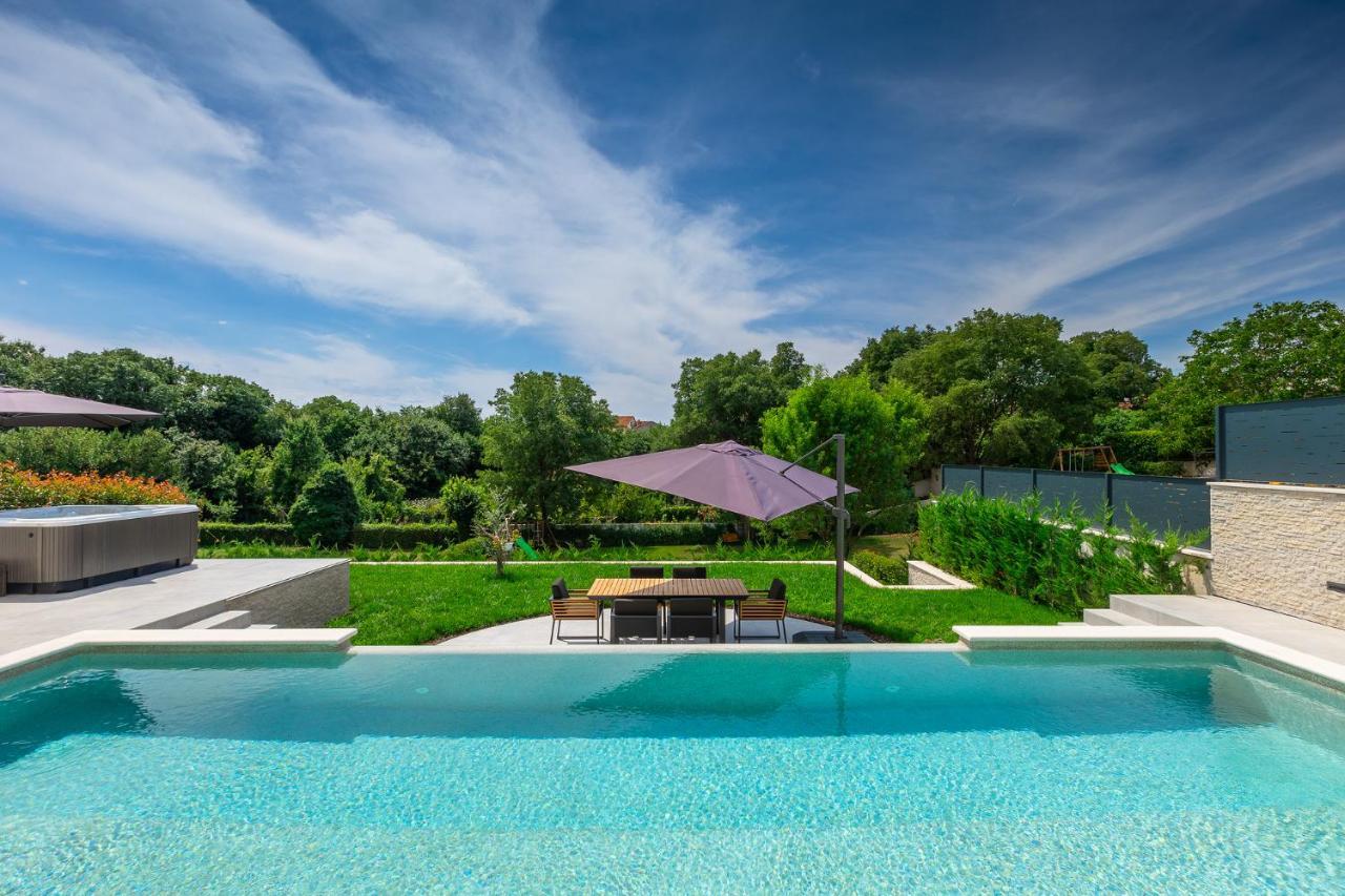 Villa Cascada Muntic Экстерьер фото